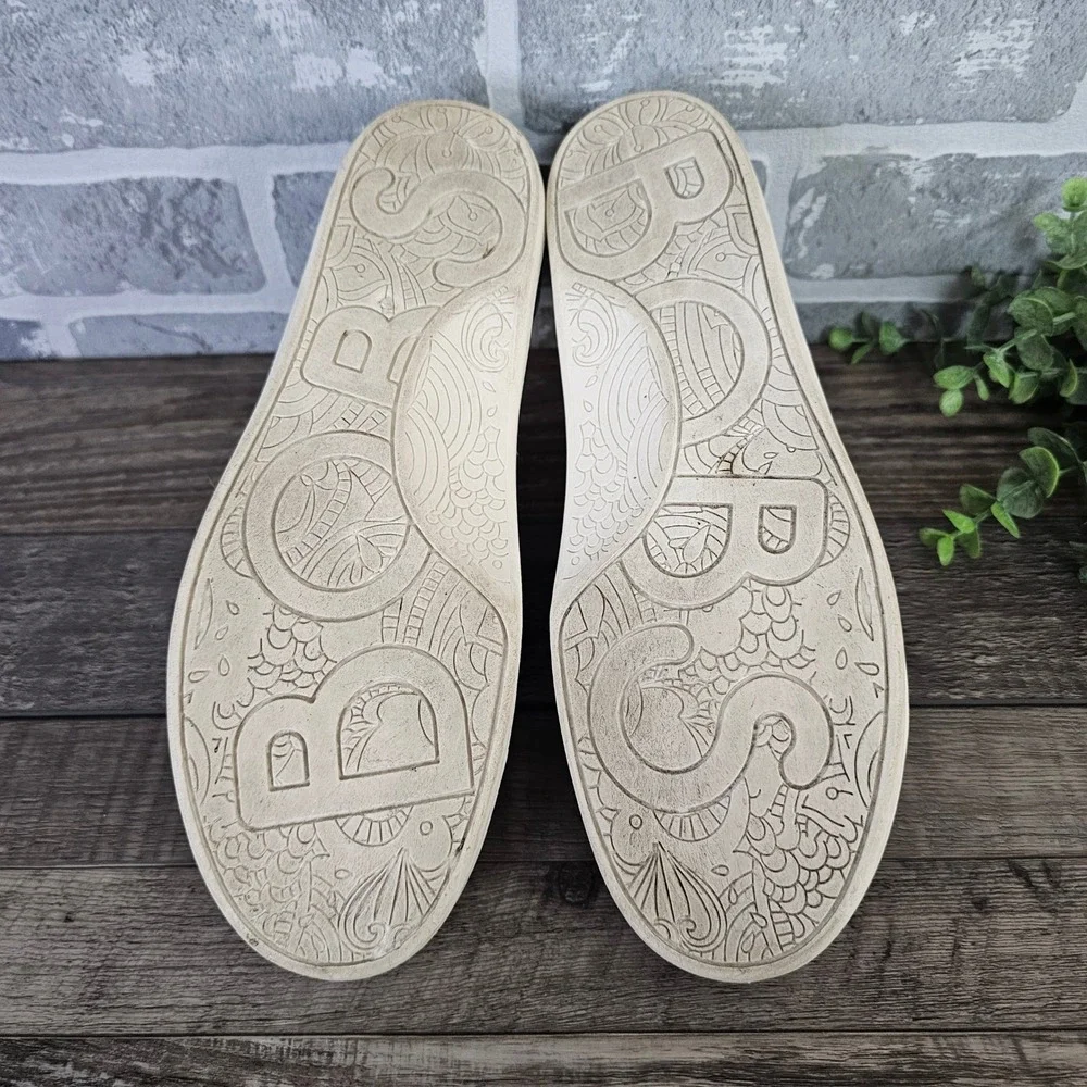 Skechers BOBS Beach Bingo Rovers Rally Women's Dog Print Sneakers Size 9 113036